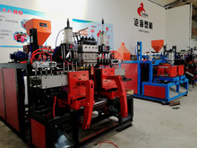 吹塑機(jī).jpg 吹塑機(jī).jpg